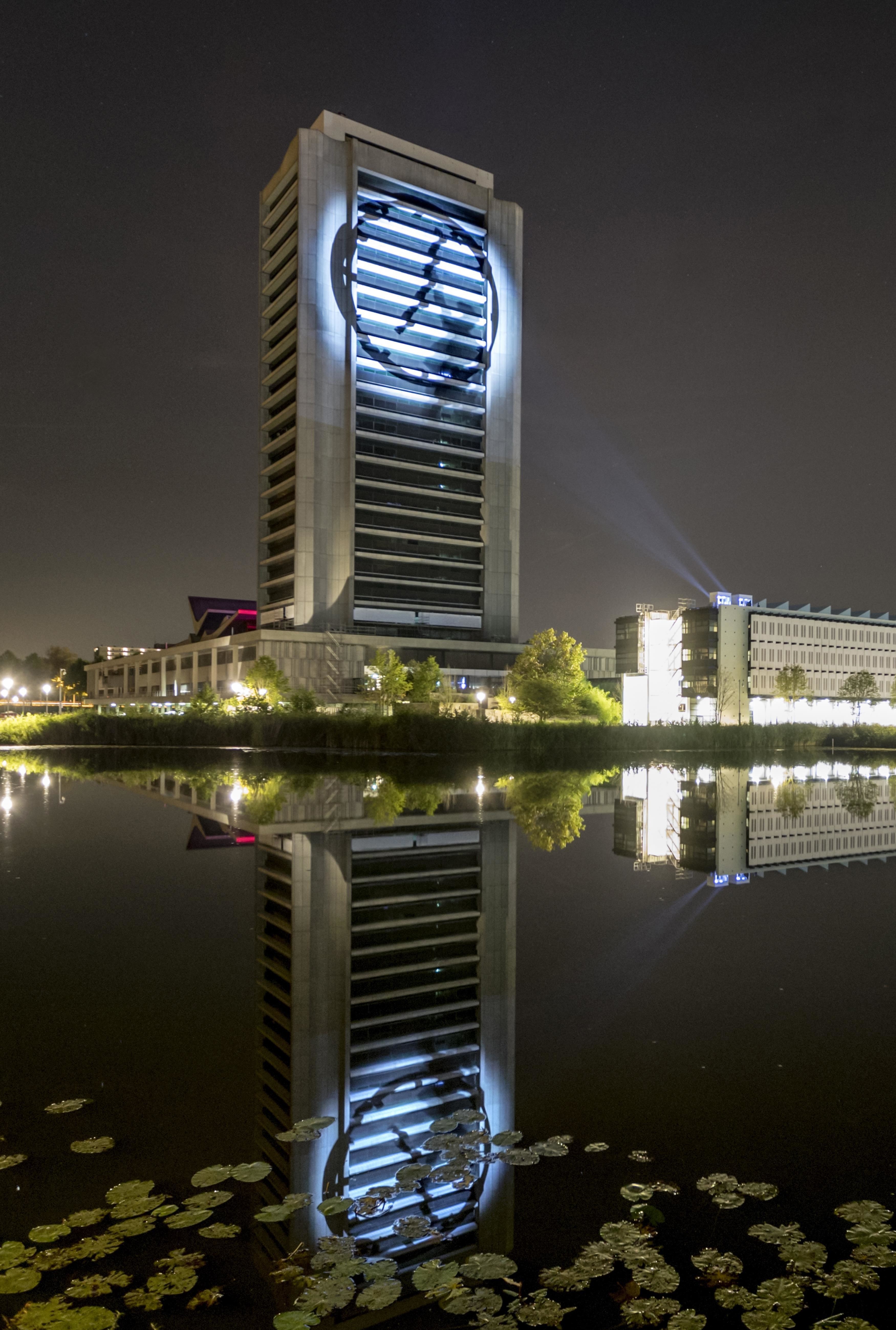 Marc Bolsius-Lichtprojectie op het provinciehuis Noord-Brabant.jpg